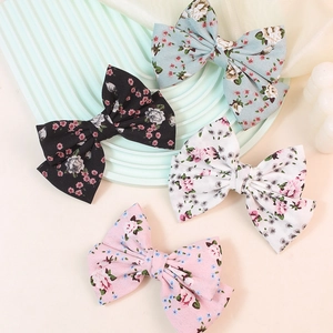 Haarklammern mit Blumenmuster aus Chiffon in vier Pastellfarben für süßen Stil