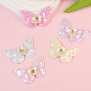 DIY pailletten mesh vlinder applicaties in pastelkleuren met strass en bloemendetails