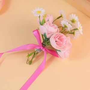 Rosa und weiße Hochzeitsansteckblume mit langem Satinband für Braut- und Festdekoration