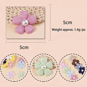 Accessorio fiore in tessuto a cinque petali con perle e strass in vari colori
