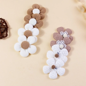 DIY stoffen bloemaccessoires van pluche en kant voor haarbanden en kledingdecoratie