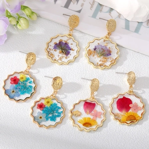 Vintage Alloy Dried Flower Resin Drop Earrings For Women Handmade Wavy Round Gold Foil Geometric Floral Dangle Earrings