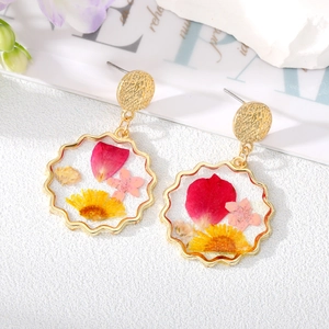 Fashion gold resin earrings featuring preserved real flowers and gold foil elements