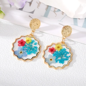 Fashion geometric round earrings with real dried flowers and gold foil in resin
