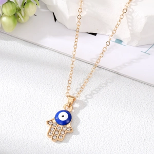 Collana Hamsa dorata alla moda con ciondolo Evil Eye blu scintillante e strass chic