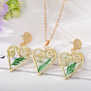 Parure de bijoux cœur en dentelle avec fleurs séchées naturelles et collier en résine