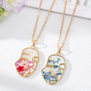 Vintage Artistic Abstract Human Face Real Dried Flower Pendant Necklace Alloy Gold Plated Resin Handmade Jewelry For Women