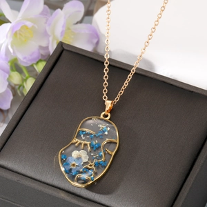 Artistic face-shaped gold necklace with real blue and white dried flower resin pendant