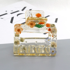 Floral hair claw clip with real dried flowers embedded in transparent resin for women