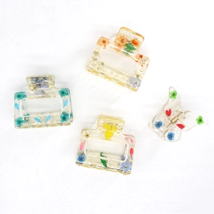 Set of transparent hair claws with colorful dried flowers in rectangular and butterfly shapes