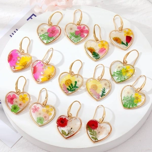 Pastoral Transparent Heart Dried Flower Resin Earrings For Women Real Daisy Floral Handmade Gold Ear Hook Dangle Jewelry