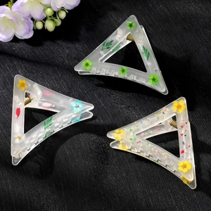 Triangle hair claw clip with matte texture and embedded natural dried flowers for women