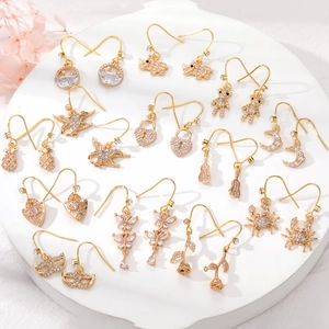 Fashion Alloy Rhinestone Hook Earrings For Women Gold Plated Butterfly Rose Bear Heart Star Moon Dangle Earring Jewelry Accessory