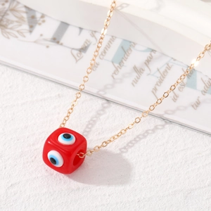 Böhmische Halskette mit Evil-Eye-Harzwürfelanhänger und goldener Kette für Damen