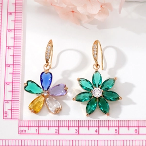 Pendientes largos de flor de cristal con pétalos coloridos y ganchos dorados
