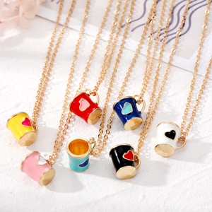 Mignon Collier Pendentif Gobelet en Alliage Émail Avec Chaîne Dorée Motif Coeur Bijoux Pendentif Tasse à Café Cadeau Femme