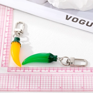 Realistic resin chili pepper keychain in yellow and green with lobster clasp, 4.5cm length