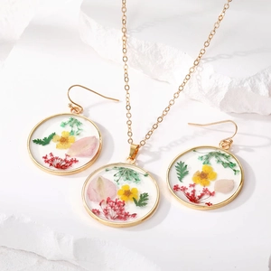 Juego de Joyas de Resina de Flores Secas Reales Estilo Bosque Collar Botánico Hecho a Mano y Pendientes Aleación de Oro