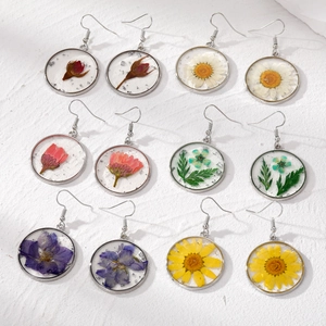 Handmade Natural Real Dried Flower Resin Dangle Earrings For Women Vintage Round Transparent Botanical Jewelry Silver Foil Accents