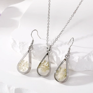 Waterdrop dried flower jewelry set with resin teardrop earrings and pendant necklace