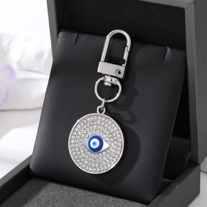 Porte-clés Evil Eye étincelant avec cristal bleu et strass argentés dans son coffret
