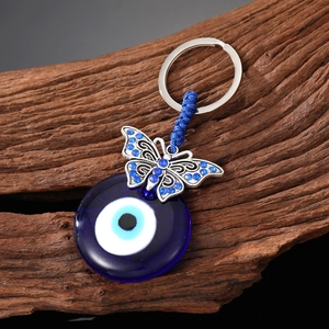 Porte-clés œil grec et papillon de style tribal en argent antique avec perle nazar bleue