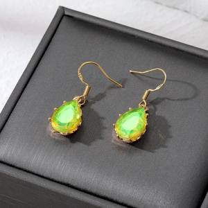 Boucles d'oreilles poire en cristal vert avec monture en argent S925 plaqué or