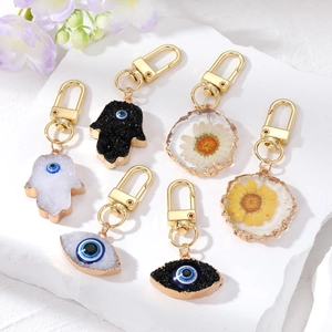 Handmade Resin Hamsa Hand Evil Eye Keychain With Dried Flower Gold Alloy Border Lucky Charm Bag Pendant Gift For Women Men