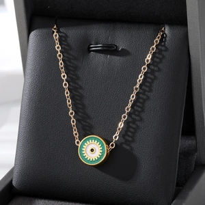Collana etnica con ciondolo occhio del diavolo in smalto colorato su base in pelle