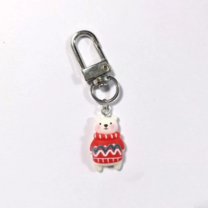 Simpatico portachiavi natalizio a forma di orso polare con maglione e moschettone in metallo