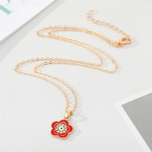 Collar dorado vintage con colgante de flor roja y piedra de cristal de Ojo de la Suerte