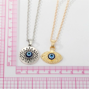 Antiek zilveren Turkse Evil Eye hangers met geometrische gravure en blauwe stenen