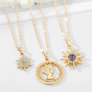 Vintage Queen Elizabeth II Coin Pendant Necklace For Women Gold Plated Alloy Star Sunburst Rhinestone Choker Jewelry