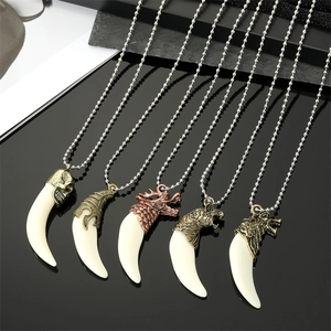 Collier Pendentif Dent de Loup Vintage Punk Homme Alliage Résine Tête de Dragon Crâne Pour Hommes Bijoux Gothiques Cadeau