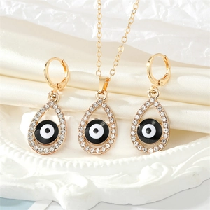 Elegante conjunto de joyas de Ojo Turco dorado con collar de gota y pendientes a juego