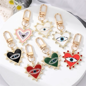 Portachiavi in Lega a Forma di Cuore Malocchio Con Künstliche Perle Sintetiche e Strass Intarsiati Stile Boho Smalto Oro Ciondolo per Borsa