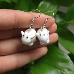 Kreative handgefertigte Harz-Schaf-Ohrringe mit süßem Tierdesign und Metallhaken