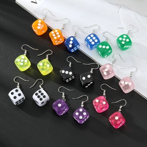 Creative Resin Dice Drop Earrings For Women Retro Personality Geometric Cube Dangle Earrings Fun Fashion Jewelry Accessories Gift