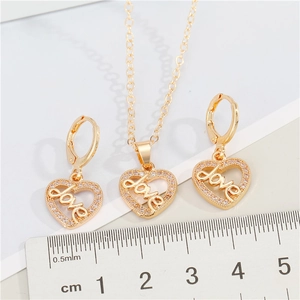 Mode-Set aus Herz-Halskette und Ohrringen mit Love-Schriftzug und Zirkonia