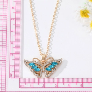 Collier pendentif papillon avec cristaux bleus et pavé de diamants, taille 4,2 cm x 3 cm