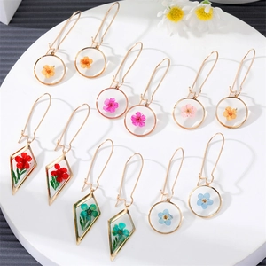 Handmade Real Dried Flower Resin Drop Earrings For Women Gold Plated Alloy Circle Geometric Dangle Earrings Nature Inspired Jewelry Gift