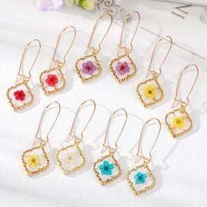 Boucles d'Oreilles Pendantes Géométriques en Alliage Résine Vraie Fleur Séchée Plaqué Or Style Champêtre Bijoux Femme Fait Main