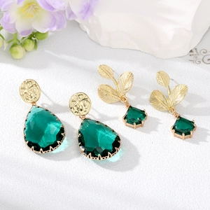 Vintage Emerald Green Crystal Teardrop Earrings Gold Plated Alloy Leaf Dangle Earrings For Women Elegant Party Jewelry