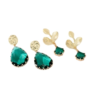 Emerald green teardrop crystal earrings and gold leaf stud set for women accessories