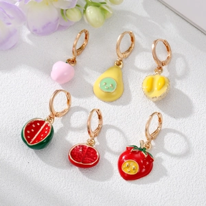 Lot de six boucles d'oreilles créoles aux motifs fraise, pêche et pastèque mignons