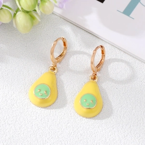 Jolies boucles d'oreilles créoles dorées avec pendentifs avocat et visages souriants