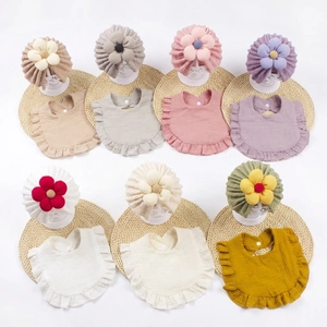 Set Turbante e Bavaglino per Neonati in Poliestere con Fiore 3D Jacquard Berretto e Asciugamano per la Saliva