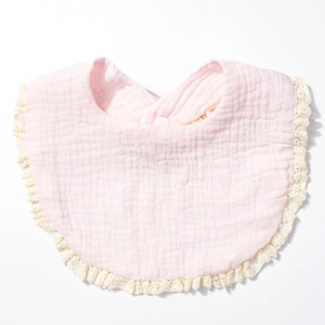 Detailed view of the soft pink double-layer muslin cotton baby bib with delicate lace trim