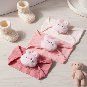 Lot de trois bandeaux bébé avec lapins mignons aux tons roses sur fond en bois