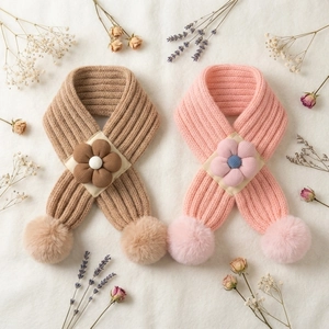 Écharpes tricotées pour bébés avec fleurs et pompons en fausse fourrure rose et marron